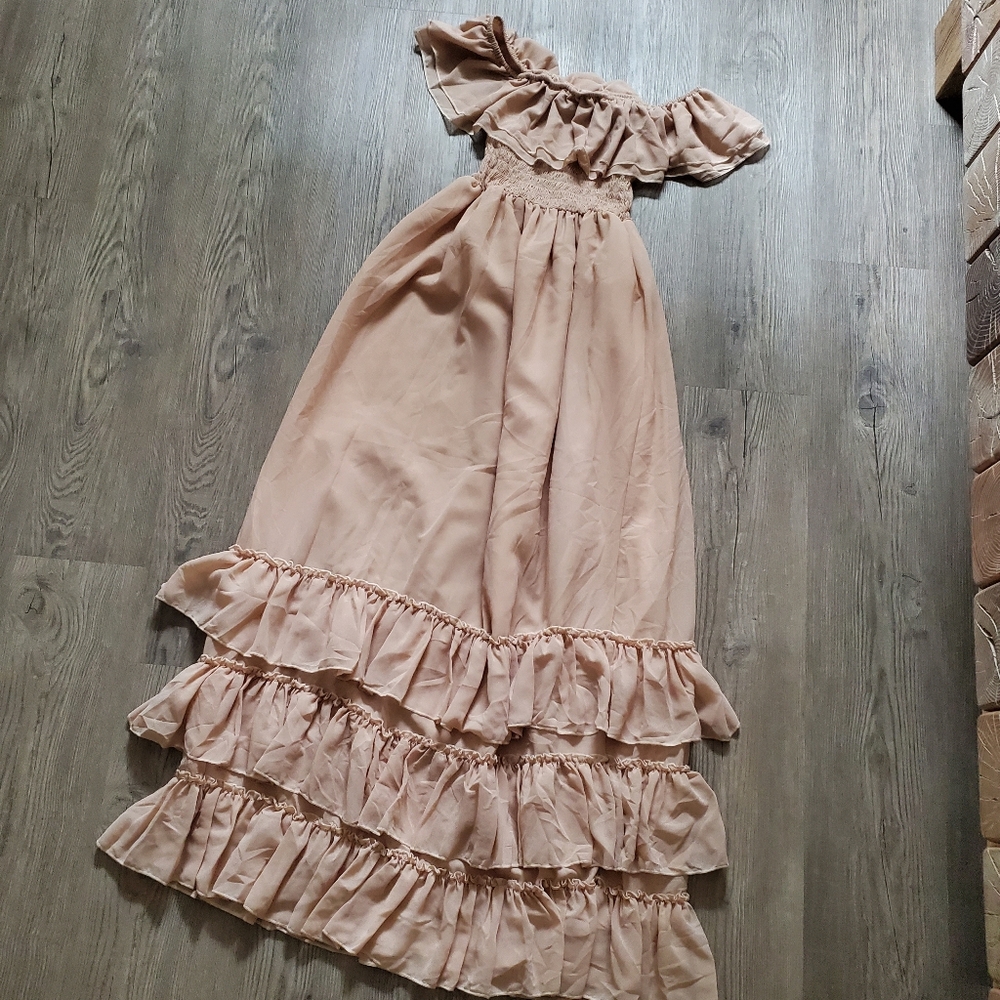Elegant Off-Shoulder Ruffle Maxi Dress